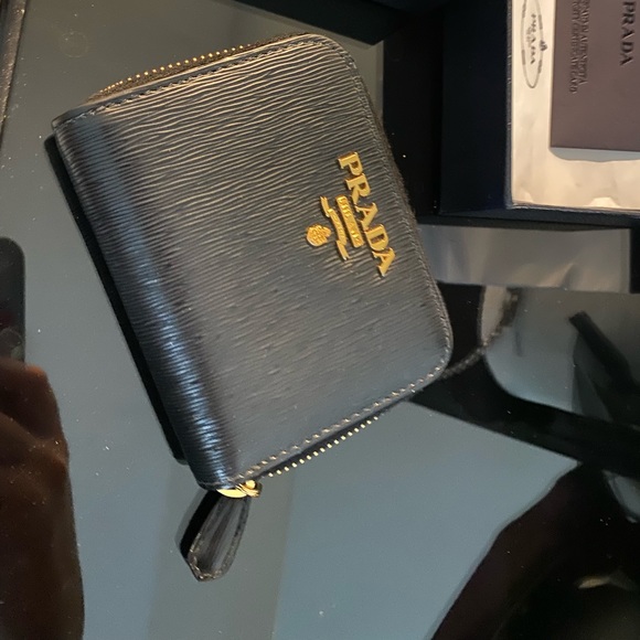 Authentic Black Mini Prada leather zip-around wallet - Picture 4 of 6
